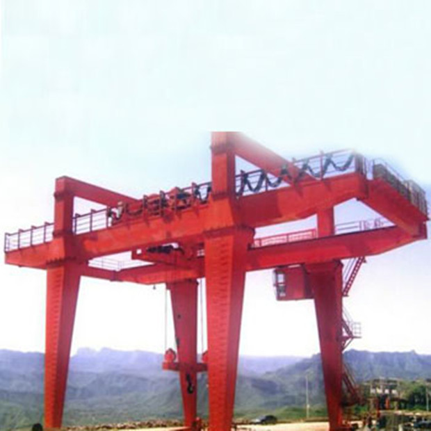 U型雙主梁門式起重機(jī).jpg